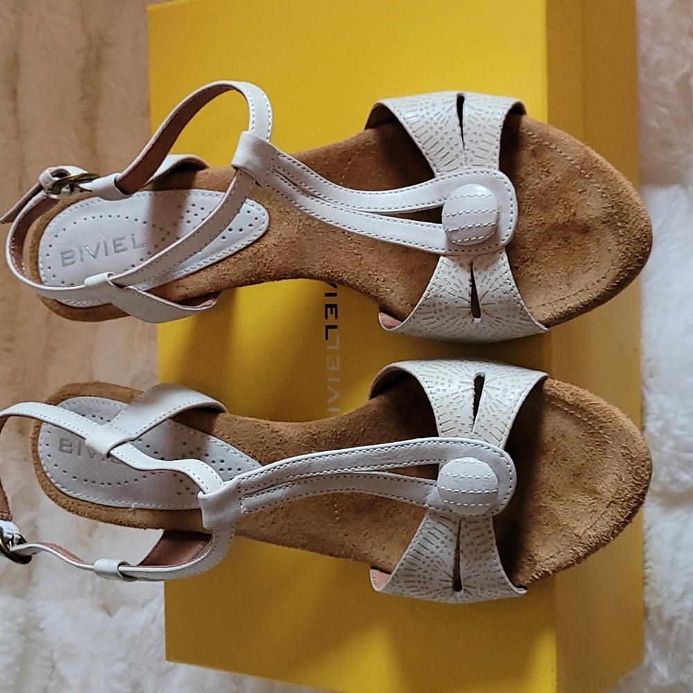 EUC Biviel Ibiza open toed heels in Bianco size 38, boutique purchase